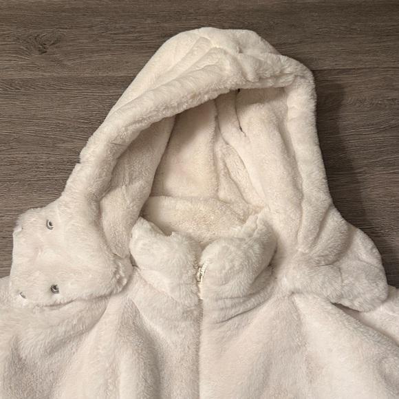LIKE NEW ALO Faux Fur Foxy Jacket, Ivory, size M - Picture 8 of 11
